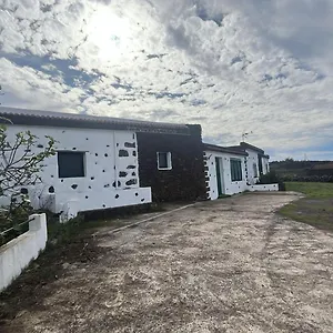 https://casa-los-jarales-isla-de-el-hierro.in-canary-islands.com